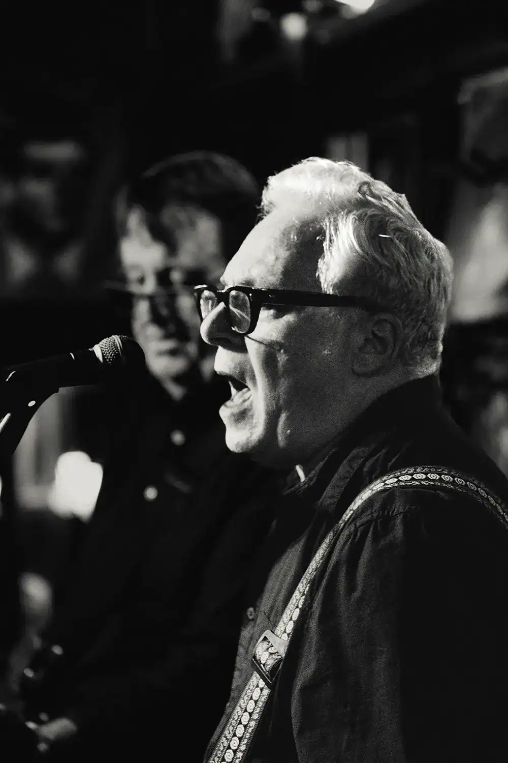 Cliff Roman singing at the Maui Sugar Mill